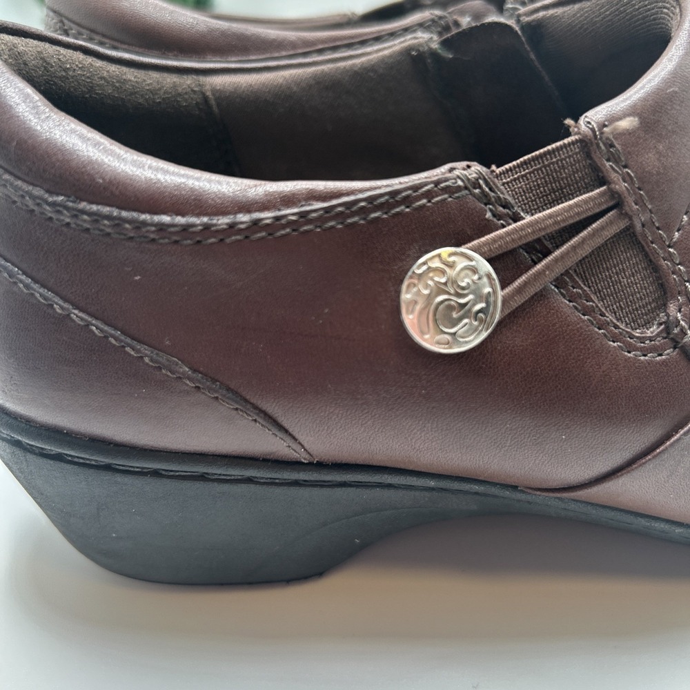 Clarks Channing Ann Brown Slip On Loafer Womens Size 8 M Button On Side - Picture 14 of 16